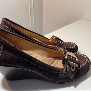 Naturalizer / EUC Chocolate-Brown Suede Wedge Heel Loafer Sz 7.5